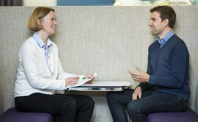 Medarbetare i samtal