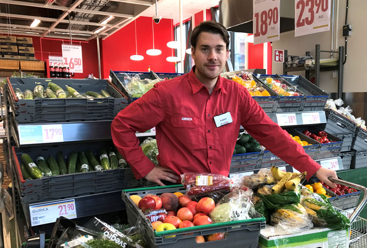 Adam Lindqvist, butikschef som stöttar Matmissionen.