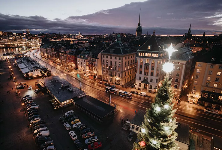 Kinneviks julgran på Skeppsbron i Stockholm.