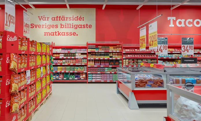 Medarbetare i Willys-butik