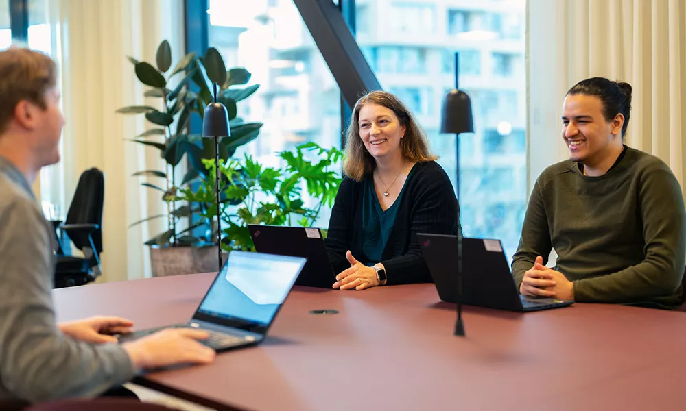Medarbetare i trappa på Axfoods huvudkontor
