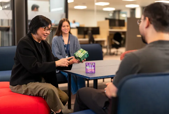 Medarbetare i trappa på Axfoods huvudkontor